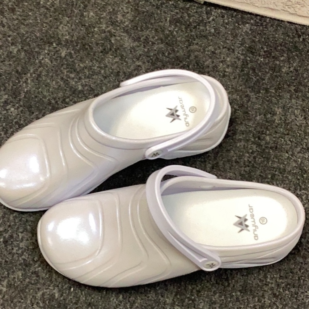 Anywear nursing croc